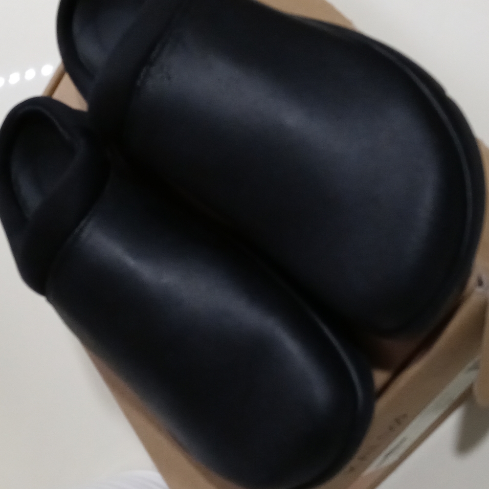 Woman's Kalso Earth Shoes